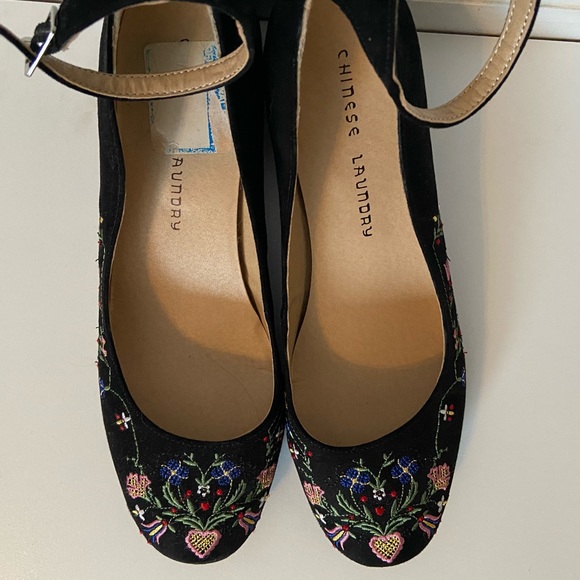 Embroidered Heels - Picture 3 of 4